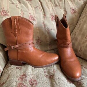 Dingo "Lefty" Boot in Camel - Mens Sz 9D - NWOT but never worn!!